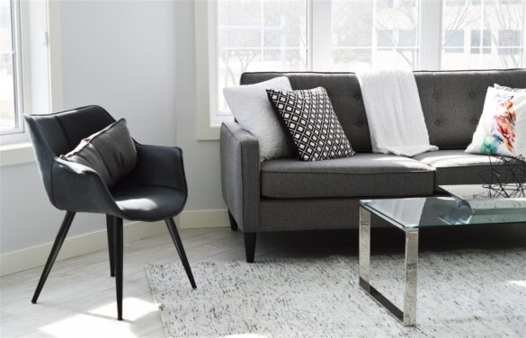 Milola.ch est une boutique de mobilier contemporain suisse spécialisée dans les meubles haut de gamme sur mesure, conçus pour les espaces de vie modernes. Reconnue pour son savoir-faire artisanal, son esthétique intemporelle et ses matériaux issus de sources responsables, l'entreprise s'est forgée une réputation grâce à ses collections élégantes qui allient design d'inspiration scandinave, confort fonctionnel et qualité durable. Entreprise familiale, Milola s'inscrit dans la philosophie du « slow interiors », incitant ses clients à aménager leur intérieur avec intention, durabilité et un style personnalisé.