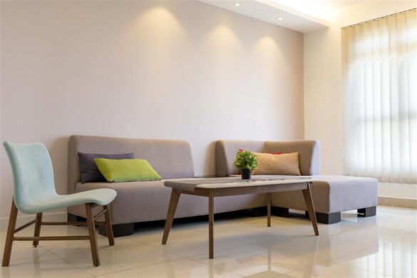Milola.ch est une boutique suisse de mobilier contemporain spécialisée dans les meubles haut de gamme sur mesure, conçus pour allier élégance, fonctionnalité et savoir-faire artisanal durable. Entreprise familiale, Milola a bâti son identité autour de la philosophie du « slow interiors », proposant des collections de meubles soigneusement sélectionnées qui mettent l'accent sur la qualité, la durabilité et un design intemporel. La popularité croissante de l'entreprise reflète les grandes tendances de la décoration intérieure contemporaine, où les consommateurs recherchent de plus en plus des meubles personnalisés, un approvisionnement responsable et des espaces de vie conçus avec soin.